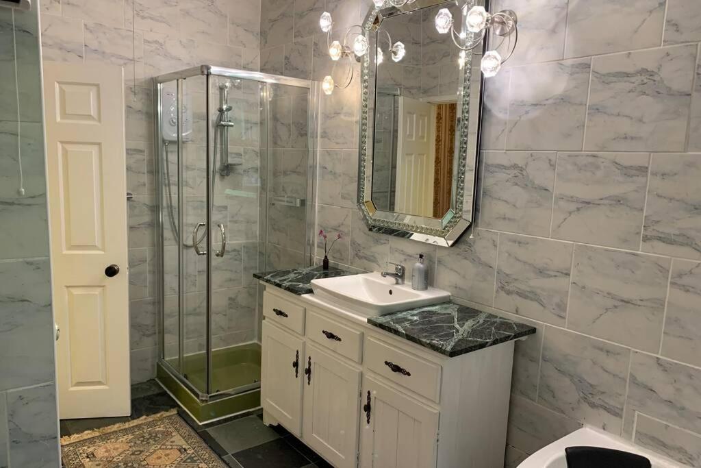 Luxurious Apartment In Historic Mansion - Sleeps 7 Ladock Eksteriør bilde